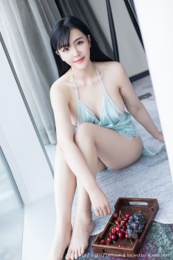 美女脱衣服照片